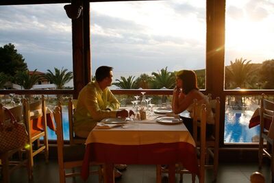 Blue Dolphin Hotel, Метаморфози, Гърция