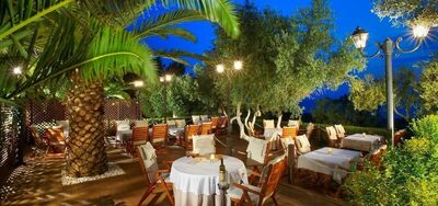 Blue Dolphin Hotel, Метаморфози, Гърция