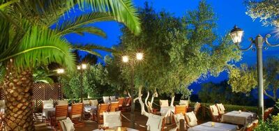 Blue Dolphin Hotel, Метаморфози, Гърция