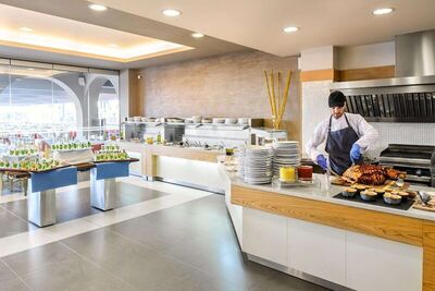 Blue Dolphin Hotel, Метаморфози, Гърция