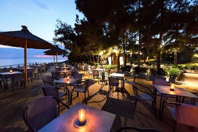 Blue Dolphin Hotel, Метаморфози, Гърция