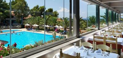 Blue Dolphin Hotel, Метаморфози, Гърция