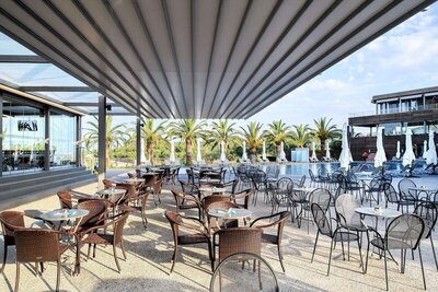 Blue Dolphin Hotel, Метаморфози, Гърция