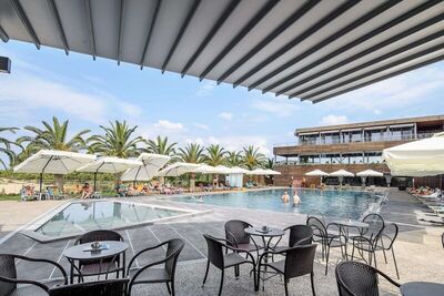 Blue Dolphin Hotel, Метаморфози, Гърция