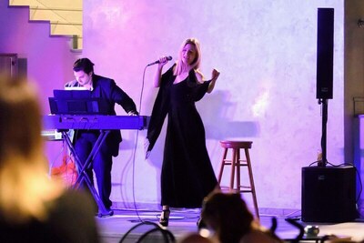 Blue Dolphin Hotel, Метаморфози, Гърция