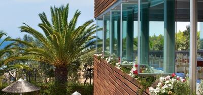 Blue Dolphin Hotel, Метаморфози, Гърция