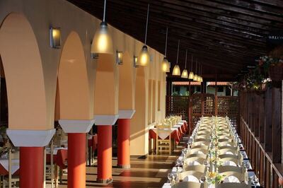 Blue Dolphin Hotel, Метаморфози, Гърция