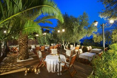 Blue Dolphin Hotel, Метаморфози, Гърция