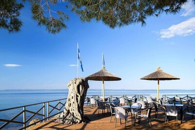 Blue Dolphin Hotel, Метаморфози, Гърция