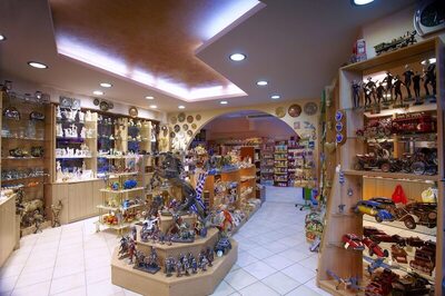 Blue Dolphin Hotel, Метаморфози, Гърция