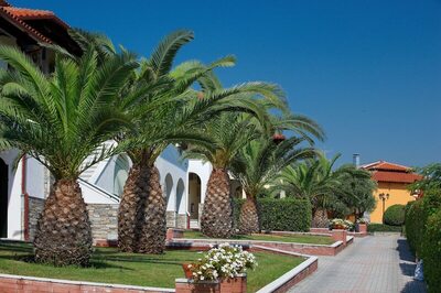 Blue Dolphin Hotel, Метаморфози, Гърция