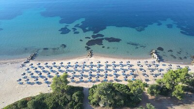 Blue Dolphin Hotel, Метаморфози, Гърция