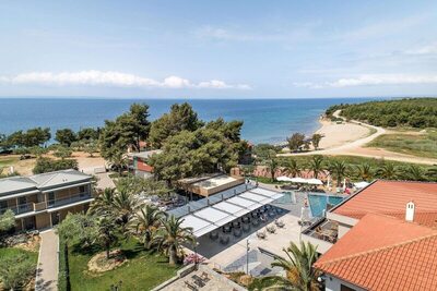 Blue Dolphin Hotel, Метаморфози, Гърция