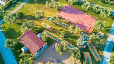 Blue Dolphin Hotel, Метаморфози, Гърция