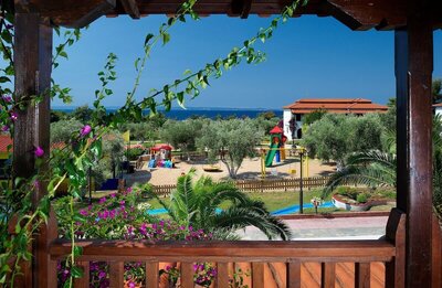 Blue Dolphin Hotel, Метаморфози, Гърция