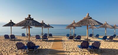 Blue Dolphin Hotel, Метаморфози, Гърция