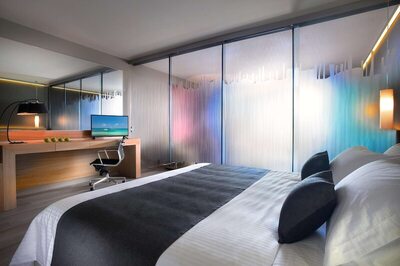 Blue Dolphin Hotel, Метаморфози, Гърция