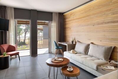 Blue Dolphin Hotel - Family Suite, Private Pool - Pool View