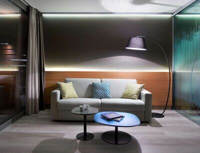 Blue Dolphin Hotel, Метаморфози, Гърция