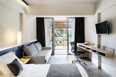 Blue Dolphin Hotel, Метаморфози, Гърция