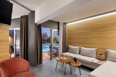 Blue Dolphin Hotel - Family Suite, Private Pool - Pool View