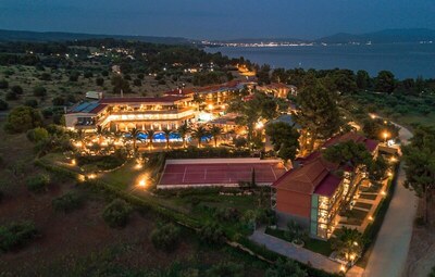 Blue Dolphin Hotel, Метаморфози, Гърция