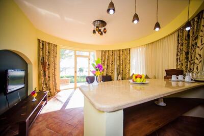 Carols Beau Rivage Hotel - Executive Suite, 2 Bedrooms - Beach View