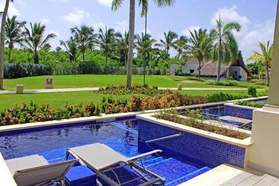 Catalonia Royal Bavaro - Adults Only - Deluxe Junior Suite & Swimming Pool