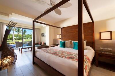 Catalonia Royal Bavaro - Adults Only - Deluxe Junior Suite & Swimming Pool