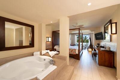 Catalonia Royal Bavaro - Adults Only - Premium Junior Suite.