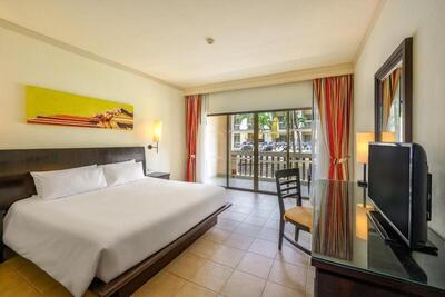 Centara Kata Resort Phuket - ONE BEDROOM FAMILY SUITE POOLSIDE - KING