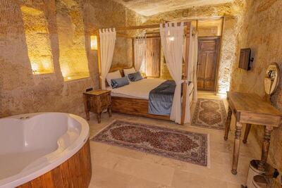 Chakra Special Caves - Suite With Spa Bath