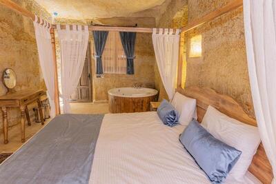 Chakra Special Caves - Suite With Spa Bath
