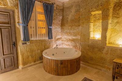 Chakra Special Caves - Suite With Spa Bath