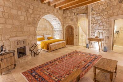 Chakra Special Caves - King Suite