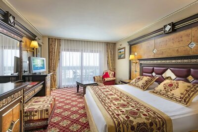 Club Hotel Sera - Triple Room, 1 Bedroom, Non Smoking, Garden View