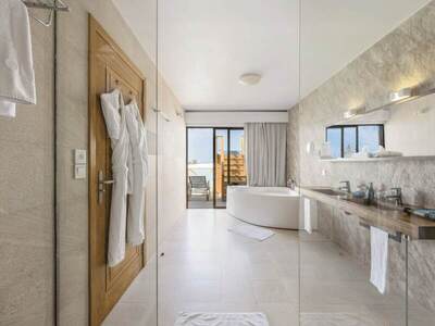 Cocoon Maldives - Lagoon Suite With Slide