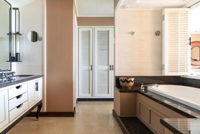 Constance Lemuria - Junior Suite