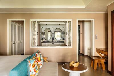 Constance Lemuria - Senior Suite