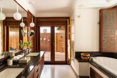 Constance Lemuria - Presidential Villa