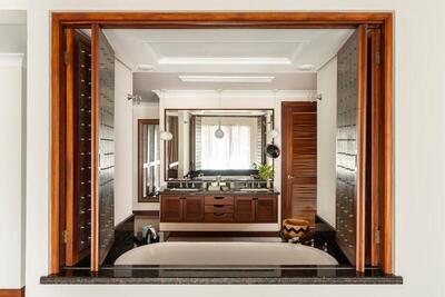 Constance Lemuria - Presidential Villa