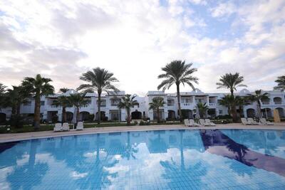Continental Plaza Beach Resort - Single Room with Pool View