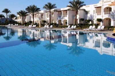 Continental Plaza Beach Resort - Family Room with Pool View