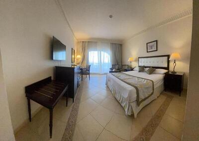Continental Plaza Beach Resort - Single Room with Sea View