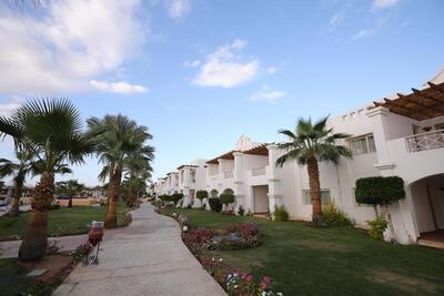 Continental Plaza Beach Resort - Single Room with Pool View