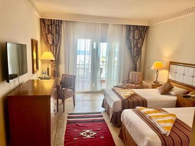 Continental Plaza Beach Resort - Deluxe Double Room With Beach Front View