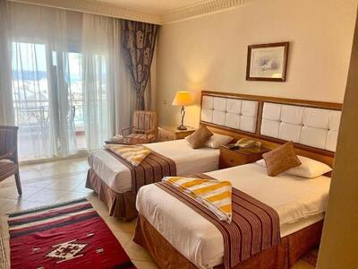 Continental Plaza Beach Resort - Deluxe Double Room With Beach Front View