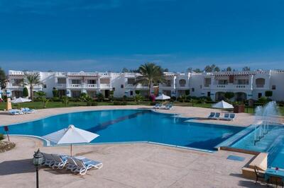 Continental Plaza Beach Resort - Family Room with Pool View