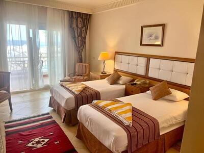 Continental Plaza Beach Resort - Deluxe Double Room With Beach Front View