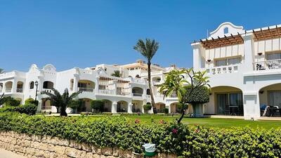 Continental Plaza Beach Resort - Deluxe Double Room With Beach Front View